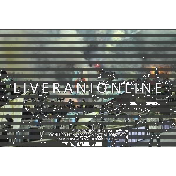 Lazio vs Roma - Coppa Italia Frecciarossa - Quarti di finale - Stadio Olimpico - Roma 10-01-2024 nella foto Scontri sugli spalti tra i tifosi - fumogeni ©Federico Gaetano/AGENZIA ALDO LIVERANI SAS