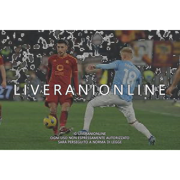 Lazio vs Roma - Coppa Italia Frecciarossa - Quarti di finale - Stadio Olimpico - Roma 10-01-2024 nella foto Paredes e Isaksen ©Federico Gaetano/AGENZIA ALDO LIVERANI SAS