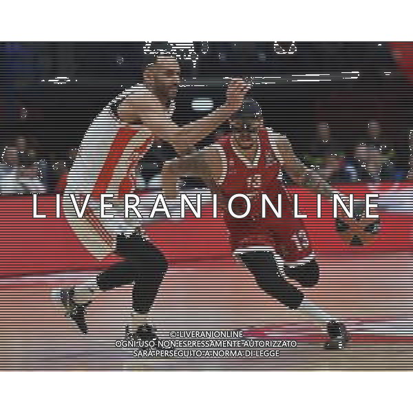 TVRG EA7 Emporio Armani Olimpia Milano vs Stella Rossa Meridianbet Belgrado nella foto Adam Hanga (Stella Rossa Belgrado) e Shabazz Napier (Olimpia Milano) Assago (MI) 11-01-2024 Mediolanum Forum Turkish Airlines EuroLeague 21a giornata regular season foto Roberto Garavaglia/Agenzia Aldo Liverani sas