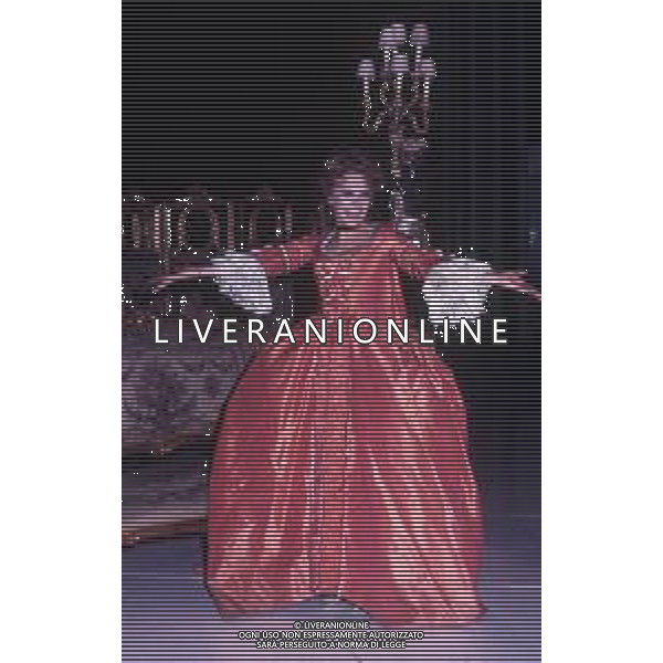 DIAP-RETROSPETTIVA LORETTA GOGGI-CANTANTE-ATTRICE-IMITATRICE-CONDUTTRICE TELEVISIVA E SCRITTRICE NELLA FOTO LORETTA GOGGI  AG ALDO LIVERANI SAS 