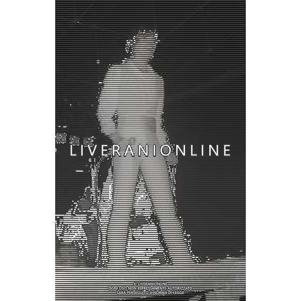 NEG-RETROSPETTIVA MIGUEL BOSE\' CANTANTE NELLA FOTO MIGUEL BOSE\' A MILANO CONCERTO ALL\'ARENA CIVICA NELL\'ANNO 1980 AG ALDO LIVERANI SAS