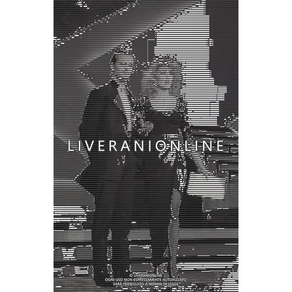 NEG-RETROSPETTIVA MIGUEL BOSE\' CANTANTE NELLA FOTO MIGUEL BOSE\' NELL\'ANNO 1988 AL FESTIVAL DI SANREMO CON GABRIELLA CARLUCCI AG ALDO LIVERANI SAS 