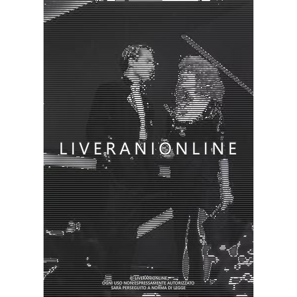 NEG-RETROSPETTIVA MIGUEL BOSE\' CANTANTE NELLA FOTO MIGUEL BOSE\' NELL\'ANNO 1988 AL FESTIVAL DI SANREMO CON GABRIELLA CARLUCCI AG ALDO LIVERANI SAS 