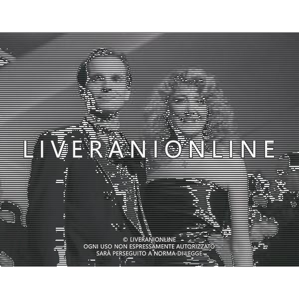 NEG-RETROSPETTIVA MIGUEL BOSE\' CANTANTE NELLA FOTO MIGUEL BOSE\' NELL\'ANNO 1988 AL FESTIVAL DI SANREMO CON GABRIELLA CARLUCCI AG ALDO LIVERANI SAS 