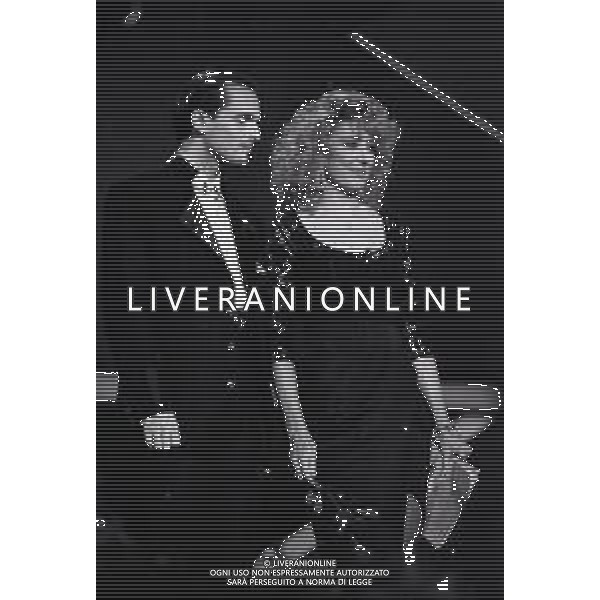NEG-RETROSPETTIVA MIGUEL BOSE\' CANTANTE NELLA FOTO MIGUEL BOSE\' NELL\'ANNO 1988 AL FESTIVAL DI SANREMO CON GABRIELLA CARLUCCI AG ALDO LIVERANI SAS 
