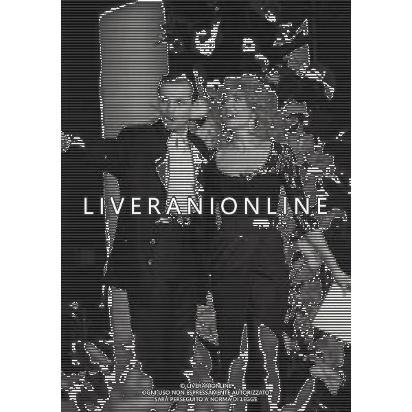 NEG-RETROSPETTIVA MIGUEL BOSE\' CANTANTE NELLA FOTO MIGUEL BOSE\' NELL\'ANNO 1988 AL FESTIVAL DI SANREMO CON GABRIELLA CARLUCCI AG ALDO LIVERANI SAS 