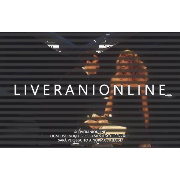 DIAP-RETROSPETTIVA MIGUEL BOSE\' CANTANTE NELLA FOTO MIGUEL BOSE\' NELL\'ANNO 1988 AL FESTIVAL DI SANREMO CON GABRIELLA CARLUCCI AG ALDO LIVERANI SAS 