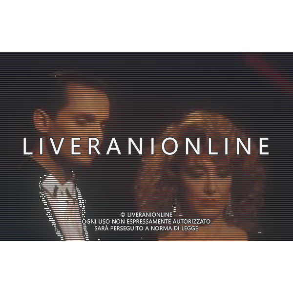 DIAP-RETROSPETTIVA MIGUEL BOSE\' CANTANTE NELLA FOTO MIGUEL BOSE\' NELL\'ANNO 1988 AL FESTIVAL DI SANREMO CON GABRIELLA CARLUCCI AG ALDO LIVERANI SAS 