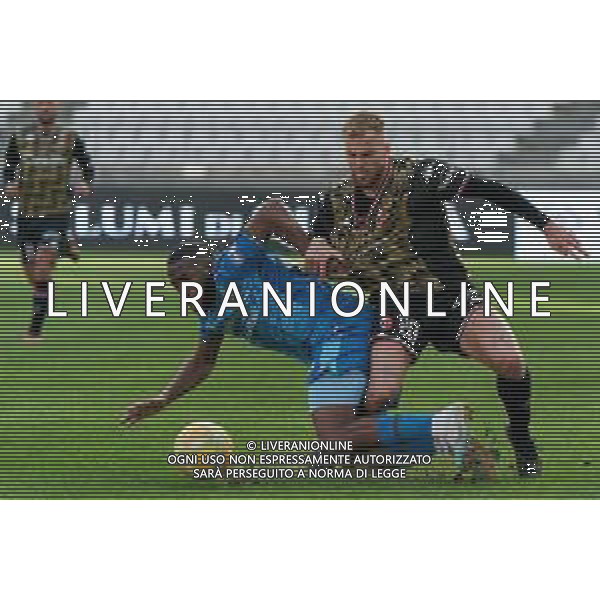Giuseppe Sibilli of SSC Bari and Salim Diakitè of Ternana Calcio during the Italian Serie B match SSC Bari vs Ternana Calcio on January 13, 2024 at the San Nicola stadium in Bari, Italy. Photo by Emmanuele Mastrodonato/ag. Aldo Liverani sas/AGENZIA ALDO LIVERANI SAS