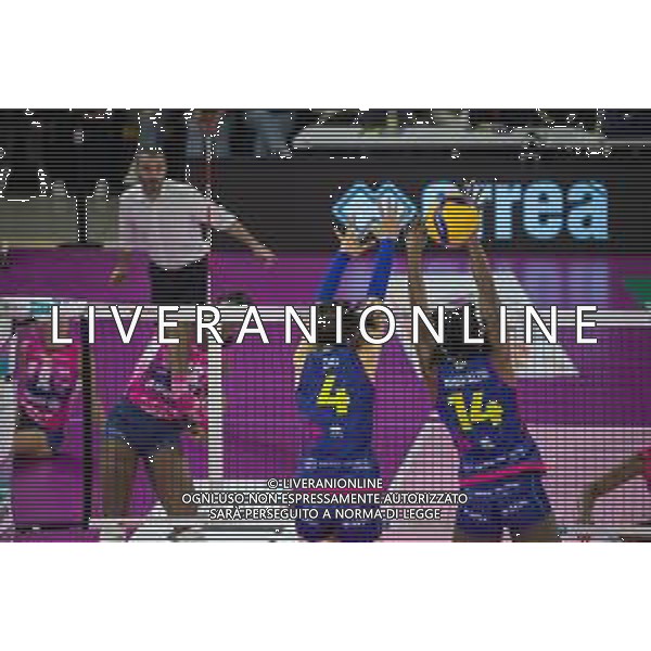 Savino Del Bene Scandicci vs Allianz Vero Volley Milano Serie A1 Tigotà - Palazzo Wanny - Firenze 13.01.2024 nella foto zhu ting e linda nwakalor ©Daniele Mannelli/AGENZIA ALDO LIVERANI SAS