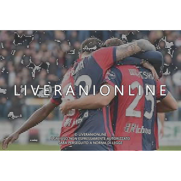 14-1-2024. Cagliari calcio- Bologna F.C. 20¬∞ giornata campionato calcio italiano Serie A 2023/2024, Stadio Unipol Domus Cagliari. Foto Salvatore Moi/Agenzia Aldo Liverani s.as. Nella foto: Gol ed esultanza del Cagliari in casa contro Bologna nello stadio Unipol Domus di Cagliari. Segna: autogol Bologna, Riccardo Calafiori Bologna