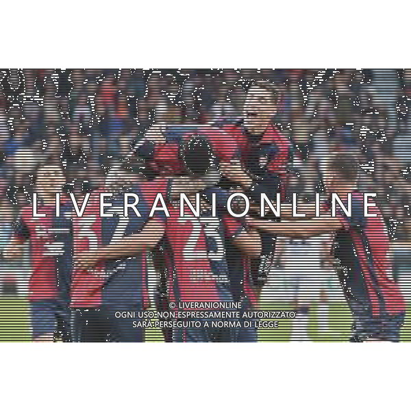 14-1-2024. Cagliari calcio- Bologna F.C. 20¬∞ giornata campionato calcio italiano Serie A 2023/2024, Stadio Unipol Domus Cagliari. Foto Salvatore Moi/Agenzia Aldo Liverani s.as. Nella foto: Gol ed esultanza del Cagliari in casa contro Bologna nello stadio Unipol Domus di Cagliari. Segna: autogol Bologna, Riccardo Calafiori Bologna