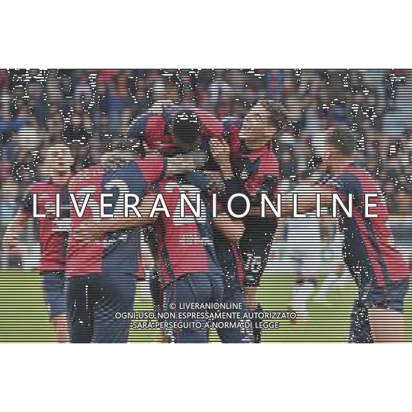 14-1-2024. Cagliari calcio- Bologna F.C. 20¬∞ giornata campionato calcio italiano Serie A 2023/2024, Stadio Unipol Domus Cagliari. Foto Salvatore Moi/Agenzia Aldo Liverani s.as. Nella foto: Gol ed esultanza del Cagliari in casa contro Bologna nello stadio Unipol Domus di Cagliari. Segna: autogol Bologna, Riccardo Calafiori Bologna