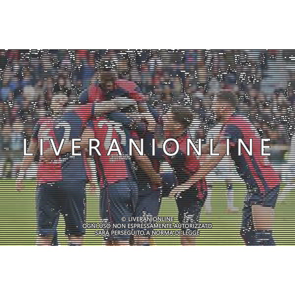 14-1-2024. Cagliari calcio- Bologna F.C. 20¬∞ giornata campionato calcio italiano Serie A 2023/2024, Stadio Unipol Domus Cagliari. Foto Salvatore Moi/Agenzia Aldo Liverani s.as. Nella foto: Gol ed esultanza del Cagliari in casa contro Bologna nello stadio Unipol Domus di Cagliari. Segna: autogol Bologna, Riccardo Calafiori Bologna