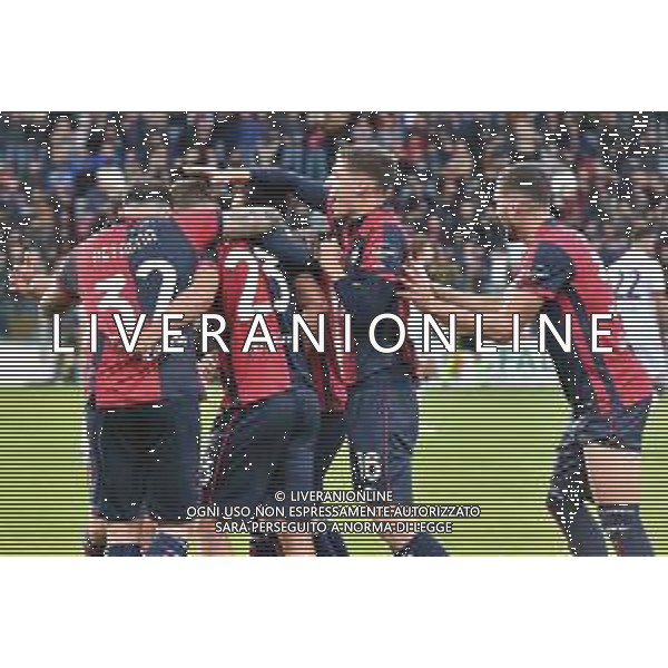 14-1-2024. Cagliari calcio- Bologna F.C. 20¬∞ giornata campionato calcio italiano Serie A 2023/2024, Stadio Unipol Domus Cagliari. Foto Salvatore Moi/Agenzia Aldo Liverani s.as. Nella foto: Gol ed esultanza del Cagliari in casa contro Bologna nello stadio Unipol Domus di Cagliari. Segna: autogol Bologna, Riccardo Calafiori Bologna