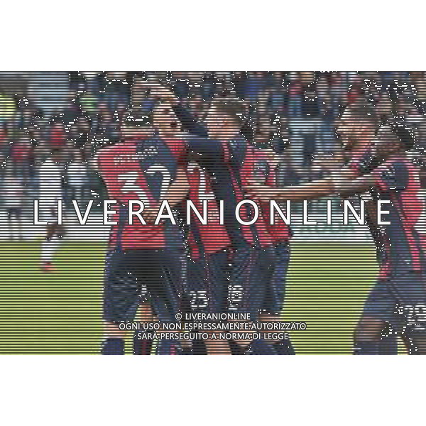 14-1-2024. Cagliari calcio- Bologna F.C. 20¬∞ giornata campionato calcio italiano Serie A 2023/2024, Stadio Unipol Domus Cagliari. Foto Salvatore Moi/Agenzia Aldo Liverani s.as. Nella foto: Gol ed esultanza del Cagliari in casa contro Bologna nello stadio Unipol Domus di Cagliari. Segna: autogol Bologna, Riccardo Calafiori Bologna