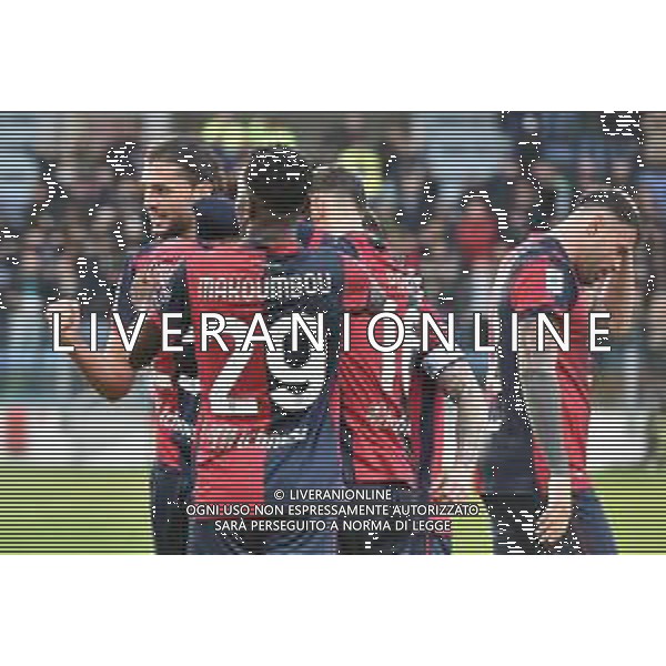 14-1-2024. Cagliari calcio- Bologna F.C. 20¬∞ giornata campionato calcio italiano Serie A 2023/2024, Stadio Unipol Domus Cagliari. Foto Salvatore Moi/Agenzia Aldo Liverani s.as. Nella foto: Gol ed esultanza del Cagliari in casa contro Bologna nello stadio Unipol Domus di Cagliari. Segna: autogol Bologna, Riccardo Calafiori Bologna