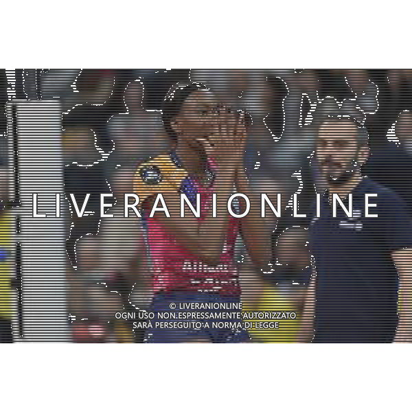 TVRG Allianz Vero Volley Milano vs VakifBank Istanbul nella foto Paola Egonu (Vero Volley Milano) e sulla DX Marco Gaspari allenatore Vero Volley Milano Milano 16-01-2024 Allianz Cloud CEV Champions League femminile Gruppo A - 6a giornata foto Roberto Garavaglia/Agenzia Aldo Liverani sas/AGENZIA ALDO LIVERANI SAS