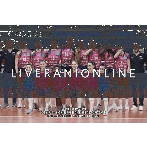 TVRG Allianz Vero Volley Milano vs VakifBank Istanbul nella foto le giocatrici del Vero Volley Milano, in piedi da SX Sonia Candi, Laura Heyrman, Kara Jane Bajema, Dana Lynn Rettke, Paola Egonu, Nika Daalderop, Adhuoljok Malual, Alessia Orro e l\'allenatore Marco Gaspari; in basso da SX Teodora Pusic, Raphaela Folie, Myriam Sylla, Helena Cazaute, Vittoria Prandi e Brenda Castillo Milano 16-01-2024 Allianz Cloud CEV Champions League femminile Gruppo A - 6a giornata foto Roberto Garavaglia/Agenzia Aldo Liverani sas/AGENZIA ALDO LIVERANI SAS