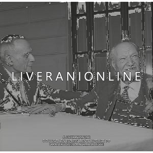NEG-RETROSPETTIVA GIUSEPPE UNGARETTI POETA-SCRITTORE-TRADUTTORE E GIORNALISTA NELLA FOTO GIUSEPPE UNGARETTI NELL\'ANNO 1969 AL 40 PREMIO VIAREGGIO CON GIOVANNI GIUDICI FOTO SANDRO VESPASIANI-AG ALDO LIVERANI SAS 