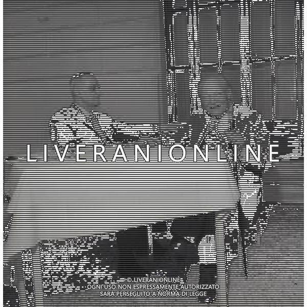 NEG-RETROSPETTIVA GIUSEPPE UNGARETTI POETA-SCRITTORE-TRADUTTORE E GIORNALISTA NELLA FOTO GIUSEPPE UNGARETTI NELL\'ANNO 1969 AL 40 PREMIO VIAREGGIO CON GIOVANNI GIUDICI FOTO SANDRO VESPASIANI-AG ALDO LIVERANI SAS 
