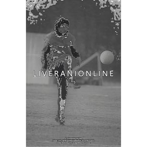 NEG-RETROSPETTIVA EVARISTO BECCALOSSI CALCIATORE NELLA FOTO EVARISTO BECCALOSSI NELL\'ANNO 1980-1981 AG ALDO LIVERANI SAS 