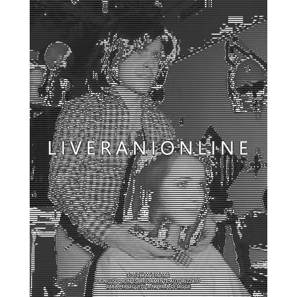 Neg- RETROSPETTIVA DIANA SCAPOLAN MISS EUROPA NELLA FOTO NELL\'ANNO 1972 DURANTE UNA SEDUTA DI TRUCCO E PARRUCCO CON ROLANDO ELISEI "PARRUCCHIERE DELLE DIVE" AG ALDO LIVERANI SAS