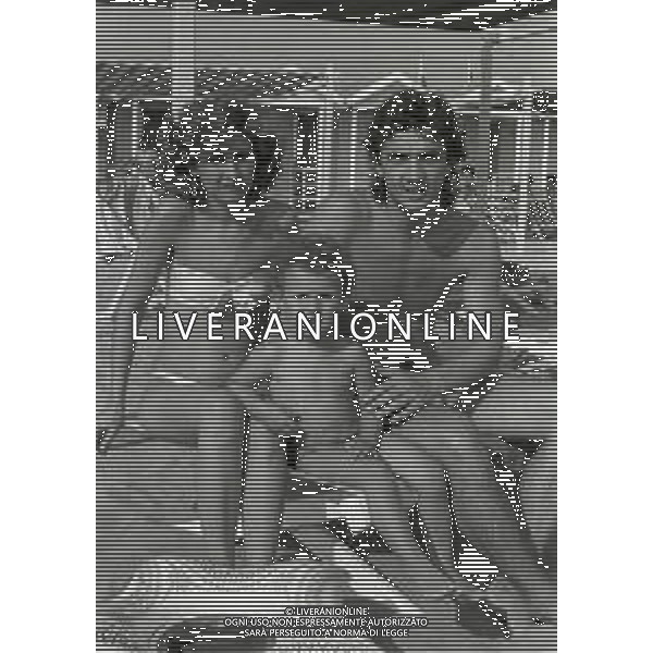 NEG-RETROSPETTIVA EVARISTO BECCALOSSI CALCIATORE NELLA FOTO EVARISTO BECCALOSSI CON LA FAMIGLIA A FORTE DEI MARMI NELL\'ANNO 1983 AG ALDO LIVERANI SAS