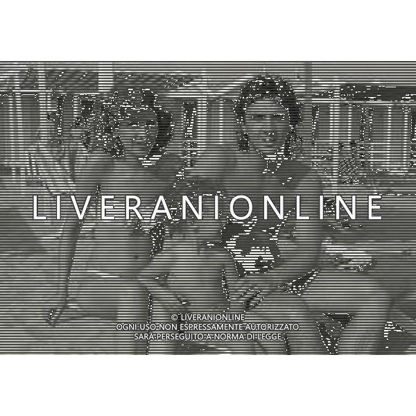 NEG-RETROSPETTIVA EVARISTO BECCALOSSI CALCIATORE NELLA FOTO EVARISTO BECCALOSSI CON LA FAMIGLIA A FORTE DEI MARMI NELL\'ANNO 1983 AG ALDO LIVERANI SAS