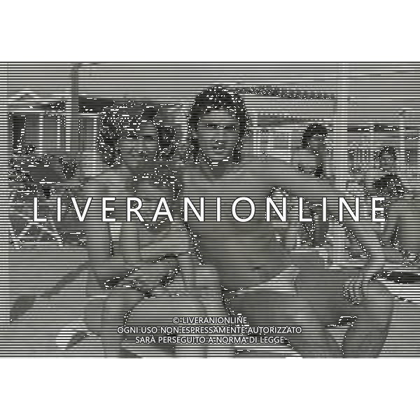 NEG-RETROSPETTIVA EVARISTO BECCALOSSI CALCIATORE NELLA FOTO EVARISTO BECCALOSSI CON LA FAMIGLIA A FORTE DEI MARMI NELL\'ANNO 1983 AG ALDO LIVERANI SAS