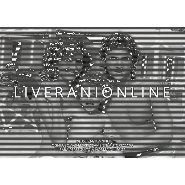 NEG-RETROSPETTIVA EVARISTO BECCALOSSI CALCIATORE NELLA FOTO EVARISTO BECCALOSSI CON LA FAMIGLIA A FORTE DEI MARMI NELL\'ANNO 1983 AG ALDO LIVERANI SAS