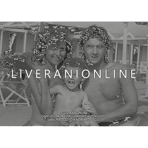 NEG-RETROSPETTIVA EVARISTO BECCALOSSI CALCIATORE NELLA FOTO EVARISTO BECCALOSSI CON LA FAMIGLIA A FORTE DEI MARMI NELL\'ANNO 1983 AG ALDO LIVERANI SAS