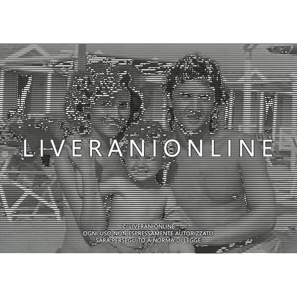 NEG-RETROSPETTIVA EVARISTO BECCALOSSI CALCIATORE NELLA FOTO EVARISTO BECCALOSSI CON LA FAMIGLIA A FORTE DEI MARMI NELL\'ANNO 1983 AG ALDO LIVERANI SAS
