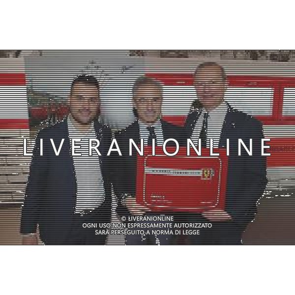 IMOLA 19 01 2024 AUTODROMO ENZO E DINO FERRARI FERRARI CLUB IMOLA INAUGURAZIONE NUOVA SEDE SOCIALE PRESSO LA SALA TERRE E MOTORI NELLA FOTO SINDACO DI IMOLA MARCO PANIERI PRESIDENTE FERRARI CLUB IM9OLA GIANMARCO GAMBERINI E VICE PRESIDENTE DEL FERRARI CLUB IMOLA MARCO BUSCAROLI CON LA TARGA DEL CLUB ©SANNA/AGENZIA ALDO LIVERANI SAS