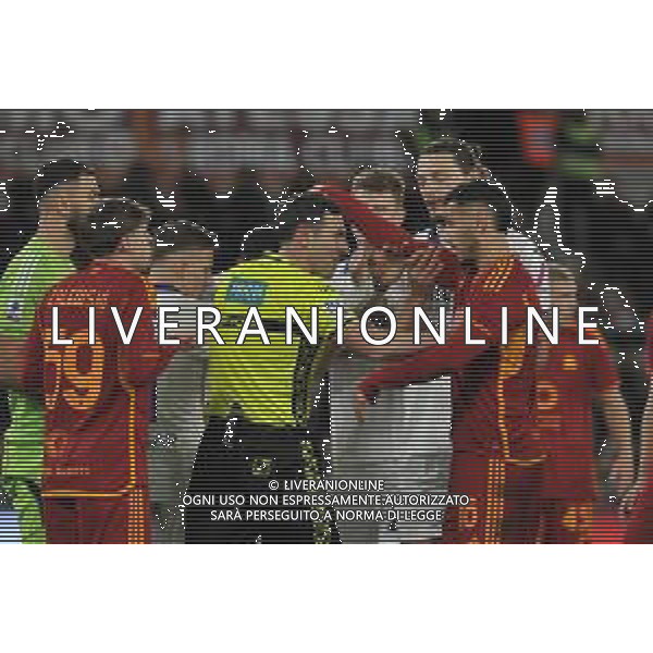 Roma vs Hellas Verona - Campionato Serie A TIM - 21 giornata - Stadio Olimpico - Roma 20-01-2024 nella foto Sacchi placa una rissa FOTO FEDERICO GAETANO-AG ALDO LIVERANI SAS