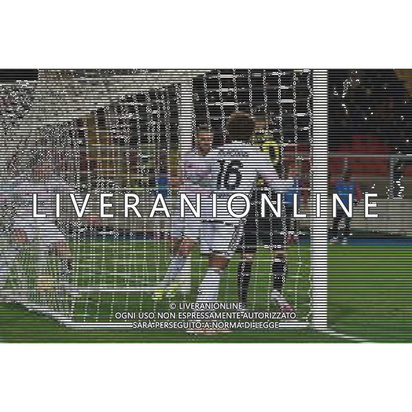 Dusan Vlahovic of Juventus scores a goal of 0-2 during the Italian soccer Serie A match US Lecce vs Juventus on January 21, 2024 at Via del Mare Stadium in Lecce, Italy. Photo by Emmanuele Mastrodonato/ag. Aldo Liverani sas
