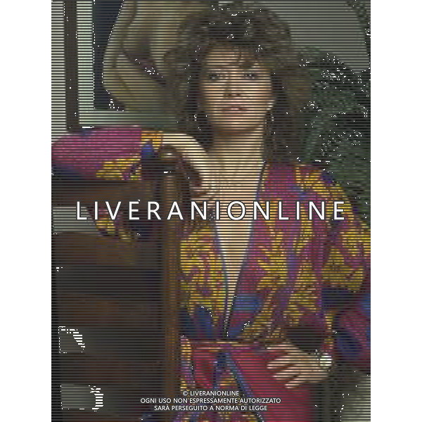 DIAP--RETROSPETTIVA PAOLA QUATTRINI ATTRICE NELLA FOTO PAOLA QUATTRINI NELL\'ANNO 1982 A MILANO NELLA SUA CASA AG ALDO LIVERANI SAS