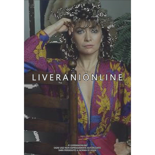 DIAP--RETROSPETTIVA PAOLA QUATTRINI ATTRICE NELLA FOTO PAOLA QUATTRINI NELL\'ANNO 1982 A MILANO NELLA SUA CASA AG ALDO LIVERANI SAS