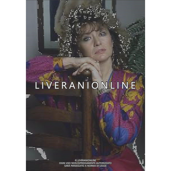 DIAP--RETROSPETTIVA PAOLA QUATTRINI ATTRICE NELLA FOTO PAOLA QUATTRINI NELL\'ANNO 1982 A MILANO NELLA SUA CASA AG ALDO LIVERANI SAS