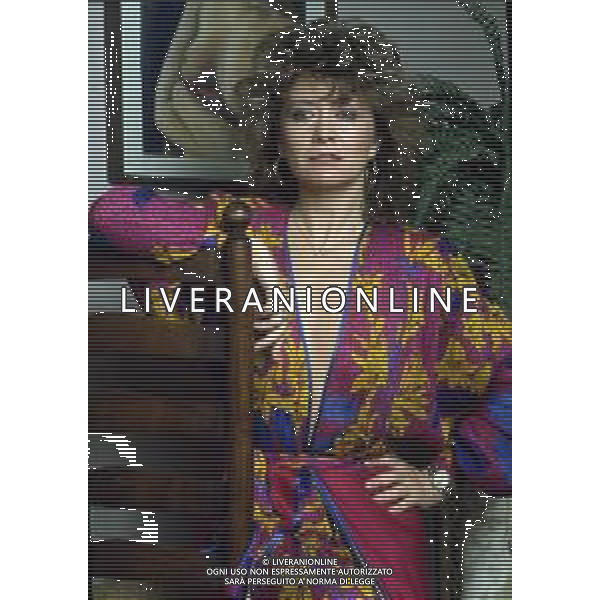 DIAP--RETROSPETTIVA PAOLA QUATTRINI ATTRICE NELLA FOTO PAOLA QUATTRINI NELL\'ANNO 1982 A MILANO NELLA SUA CASA AG ALDO LIVERANI SAS