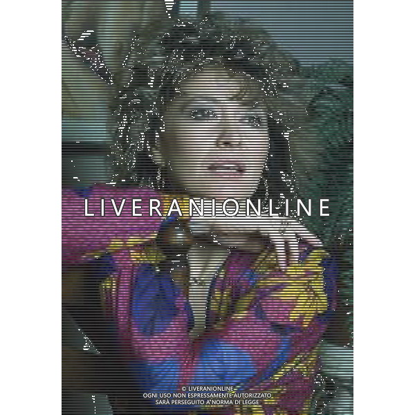 DIAP--RETROSPETTIVA PAOLA QUATTRINI ATTRICE NELLA FOTO PAOLA QUATTRINI NELL\'ANNO 1982 A MILANO NELLA SUA CASA AG ALDO LIVERANI SAS