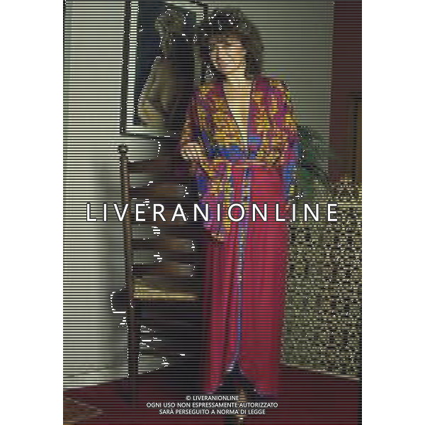 DIAP--RETROSPETTIVA PAOLA QUATTRINI ATTRICE NELLA FOTO PAOLA QUATTRINI NELL\'ANNO 1982 A MILANO NELLA SUA CASA AG ALDO LIVERANI SAS