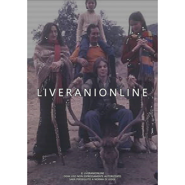 DIAP-RETROSPETTIVA MIGUEL BOSE\' CANTANTE NELLA FOTO MIGUEL BOSE\' CON LA FAMIGLIA LUCIA BOSE\' E LUIS MIGUEL DOMINGUIN AG ALDO LIVERANI SAS 