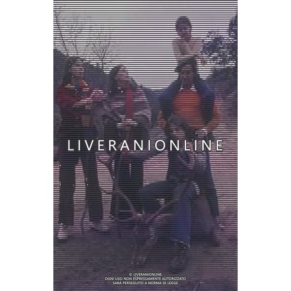 DIAP-RETROSPETTIVA MIGUEL BOSE\' CANTANTE NELLA FOTO MIGUEL BOSE\' CON LA FAMIGLIA LUCIA BOSE\' E LUIS MIGUEL DOMINGUIN AG ALDO LIVERANI SAS 