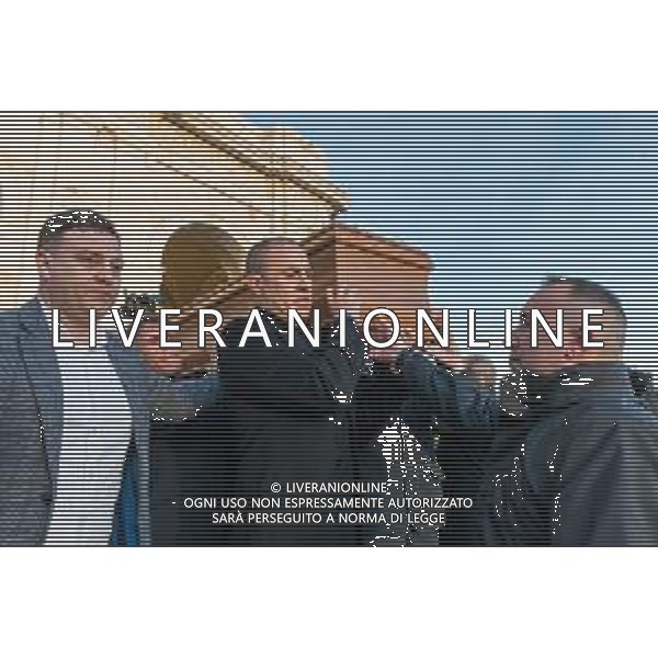 24/1/2024. Funerali di Luigi Riva (Rombo di tuono), norto il 22/1/2024, calciatore famoso in tutto il mondo, presso Basilica Madonna N.S. di Bonaria in Cagliari. Giocatore nel Cagliari Calcio dello scudetto 1969-1970 e nella nazionale Italiana di calcio. Ad oggi detiene il maggior numero di gol segnati in nazionale. Foto Salvatore Moi/Agenzia Aldo Liverani s.as. Nella foto: Bara di Luigi Riva portta da Fabio Cannavaro e Gianfranco Zola