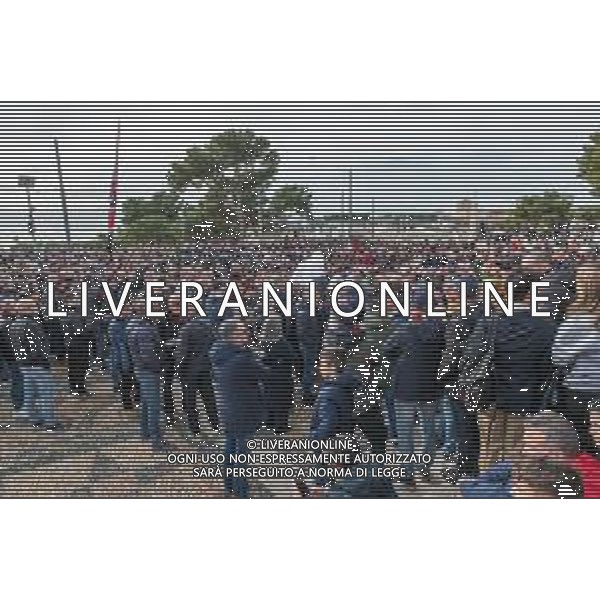 24/1/2024. Funerali di Luigi Riva (Rombo di tuono), norto il 22/1/2024, calciatore famoso in tutto il mondo, presso Basilica Madonna N.S. di Bonaria in Cagliari. Giocatore nel Cagliari Calcio dello scudetto 1969-1970 e nella nazionale Italiana di calcio. Ad oggi detiene il maggior numero di gol segnati in nazionale. Foto Salvatore Moi/Agenzia Aldo Liverani s.as. Nella foto: Tifosi Cagliari Calcio nel ricordo di Luigi Riva