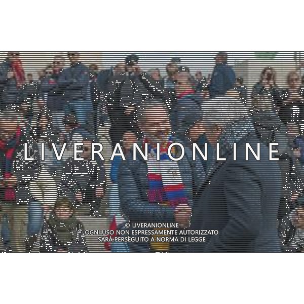 24/1/2024. Funerali di Luigi Riva (Rombo di tuono), norto il 22/1/2024, calciatore famoso in tutto il mondo, presso Basilica Madonna N.S. di Bonaria in Cagliari. Giocatore nel Cagliari Calcio dello scudetto 1969-1970 e nella nazionale Italiana di calcio. Ad oggi detiene il maggior numero di gol segnati in nazionale. Foto Salvatore Moi/Agenzia Aldo Liverani s.as. Nella foto: Tifosi Cagliari Calcio nel ricordo di Luigi Riva