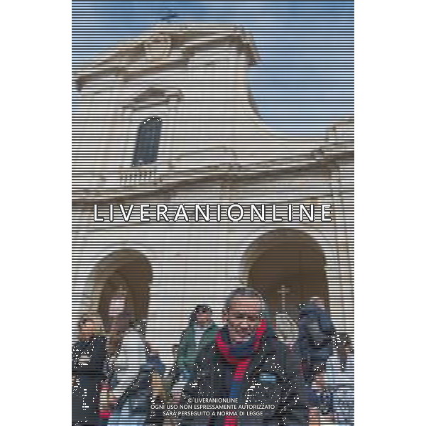 24/1/2024. Funerali di Luigi Riva (Rombo di tuono), norto il 22/1/2024, calciatore famoso in tutto il mondo, presso Basilica Madonna N.S. di Bonaria in Cagliari. Giocatore nel Cagliari Calcio dello scudetto 1969-1970 e nella nazionale Italiana di calcio. Ad oggi detiene il maggior numero di gol segnati in nazionale. Foto Salvatore Moi/Agenzia Aldo Liverani s.as. Nella foto: Tifosi Cagliari Calcio nel ricordo di Luigi Riva