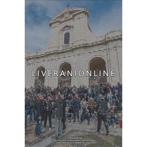24/1/2024. Funerali di Luigi Riva (Rombo di tuono), norto il 22/1/2024, calciatore famoso in tutto il mondo, presso Basilica Madonna N.S. di Bonaria in Cagliari. Giocatore nel Cagliari Calcio dello scudetto 1969-1970 e nella nazionale Italiana di calcio. Ad oggi detiene il maggior numero di gol segnati in nazionale. Foto Salvatore Moi/Agenzia Aldo Liverani s.as. Nella foto: Tifosi Cagliari Calcio nel ricordo di Luigi Riva