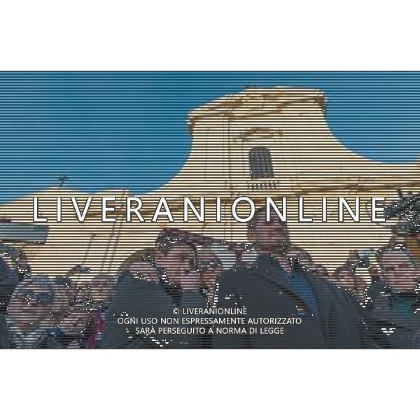 24/1/2024. Funerali di Luigi Riva (Rombo di tuono), norto il 22/1/2024, calciatore famoso in tutto il mondo, presso Basilica Madonna N.S. di Bonaria in Cagliari. Giocatore nel Cagliari Calcio dello scudetto 1969-1970 e nella nazionale Italiana di calcio. Ad oggi detiene il maggior numero di gol segnati in nazionale. Foto Salvatore Moi/Agenzia Aldo Liverani s.as. Nella foto: Bara di Luigi Riva portta da Fabio Cannavaro e Gianfranco Zola